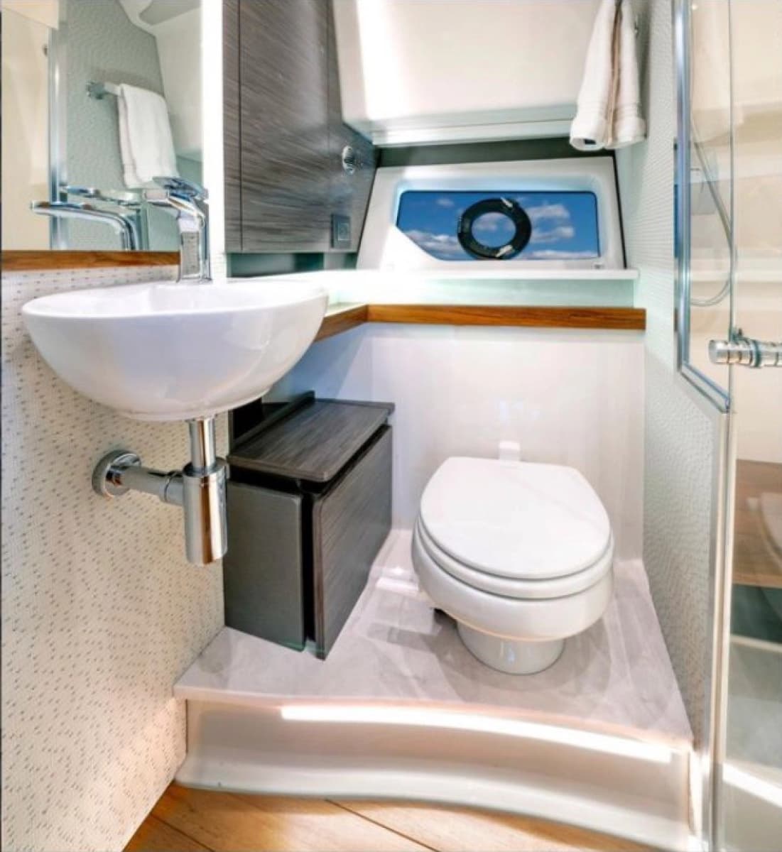 2022 Tiara Yachts 43 LE - Photo 45