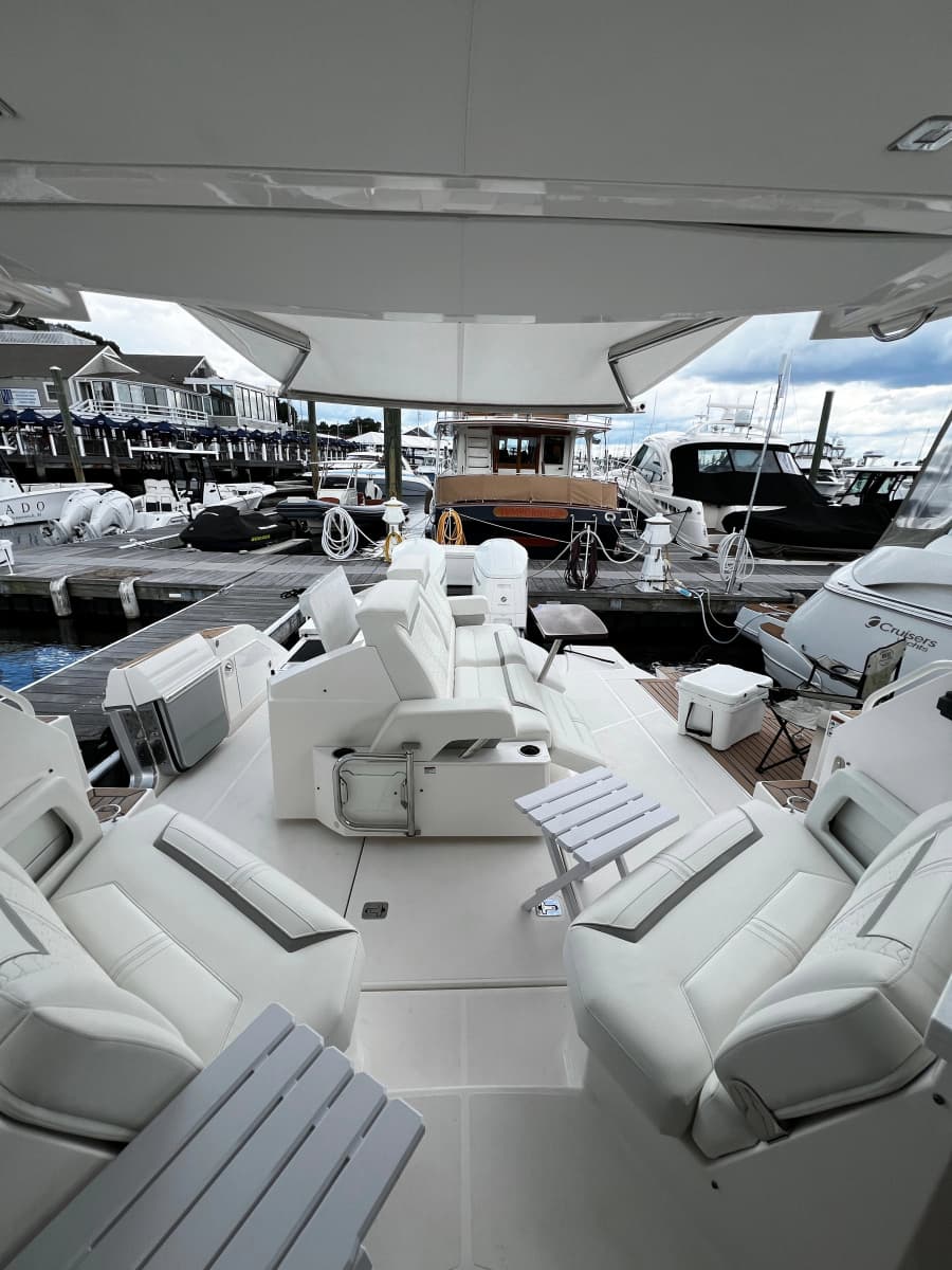 2022 Tiara Yachts 43 LE - Photo 13