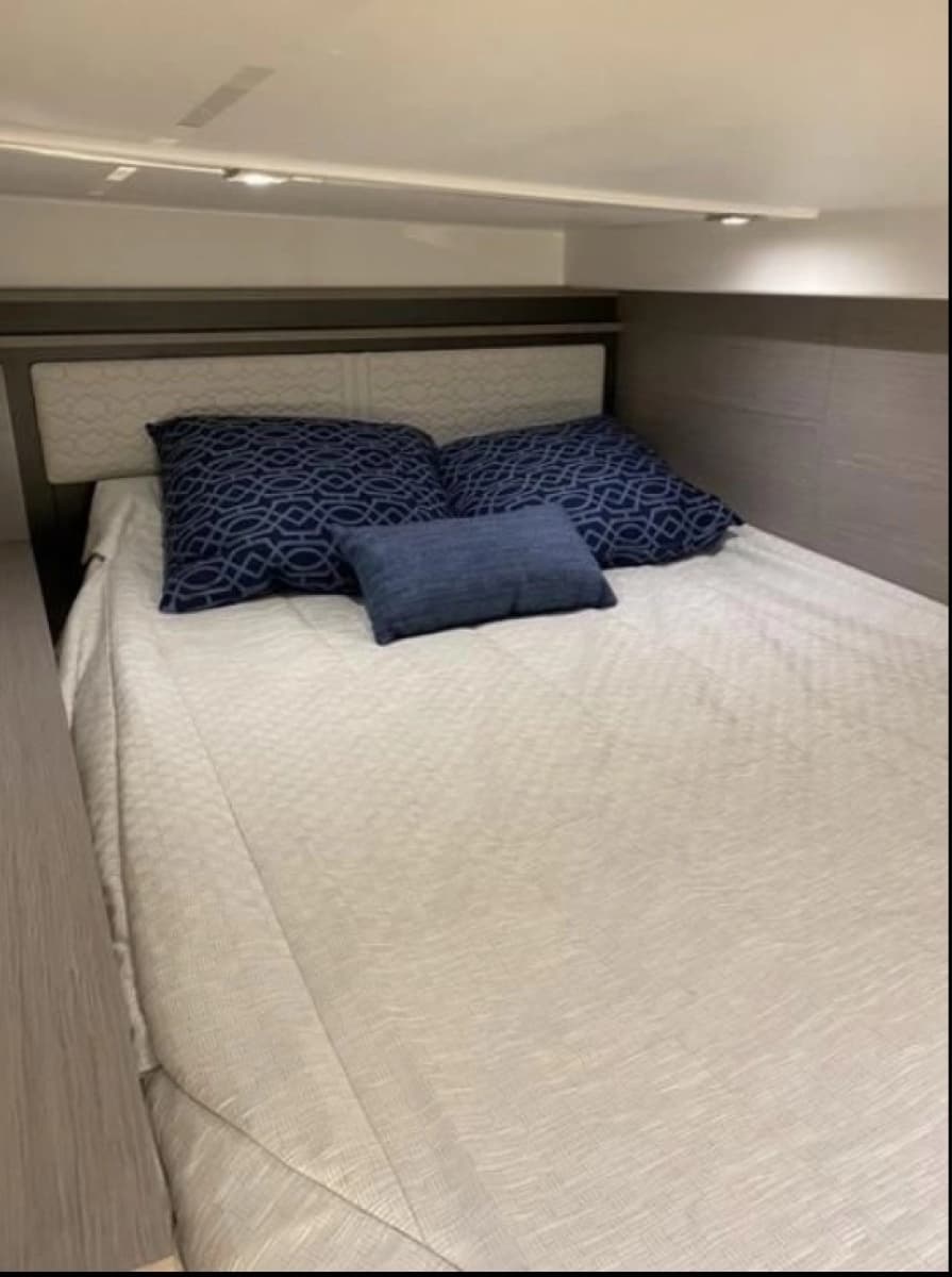 2022 Tiara Yachts 43 LE - Photo 38