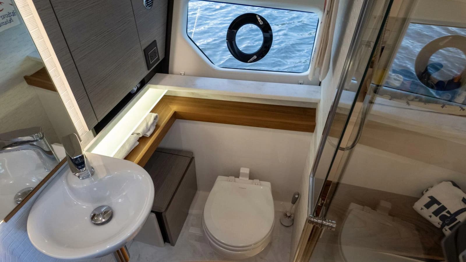 2022 Tiara Yachts 43 LE - Photo 44