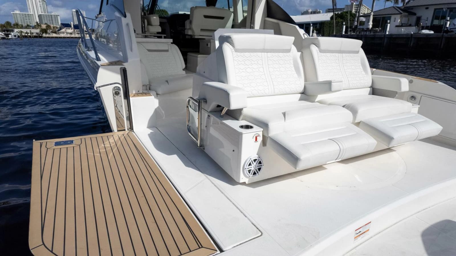 2022 Tiara Yachts 43 LE - Photo 14