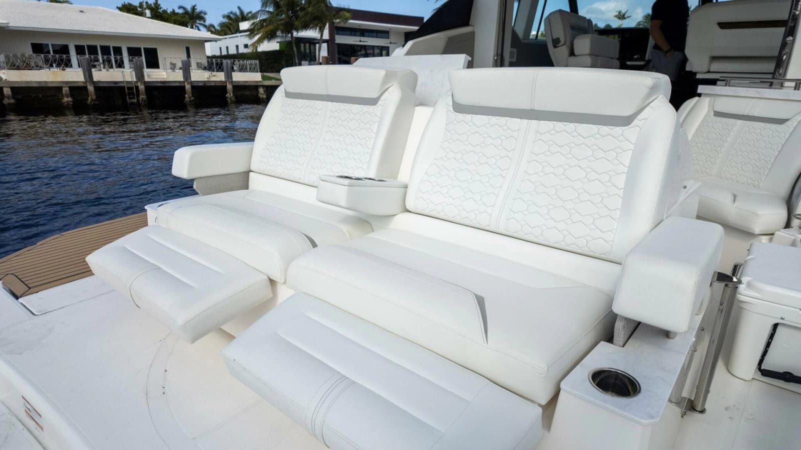 2022 Tiara Yachts 43 LE - Photo 15