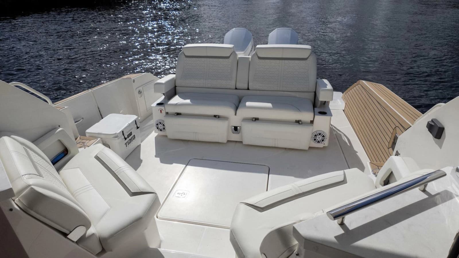 2022 Tiara Yachts 43 LE - Photo 22