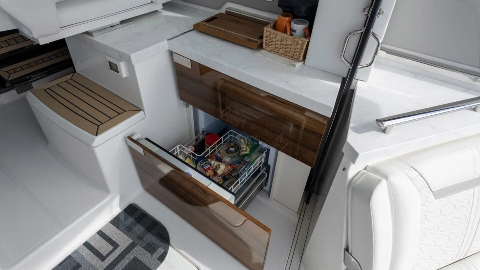 2022 Tiara Yachts 43 LE - Photo 32