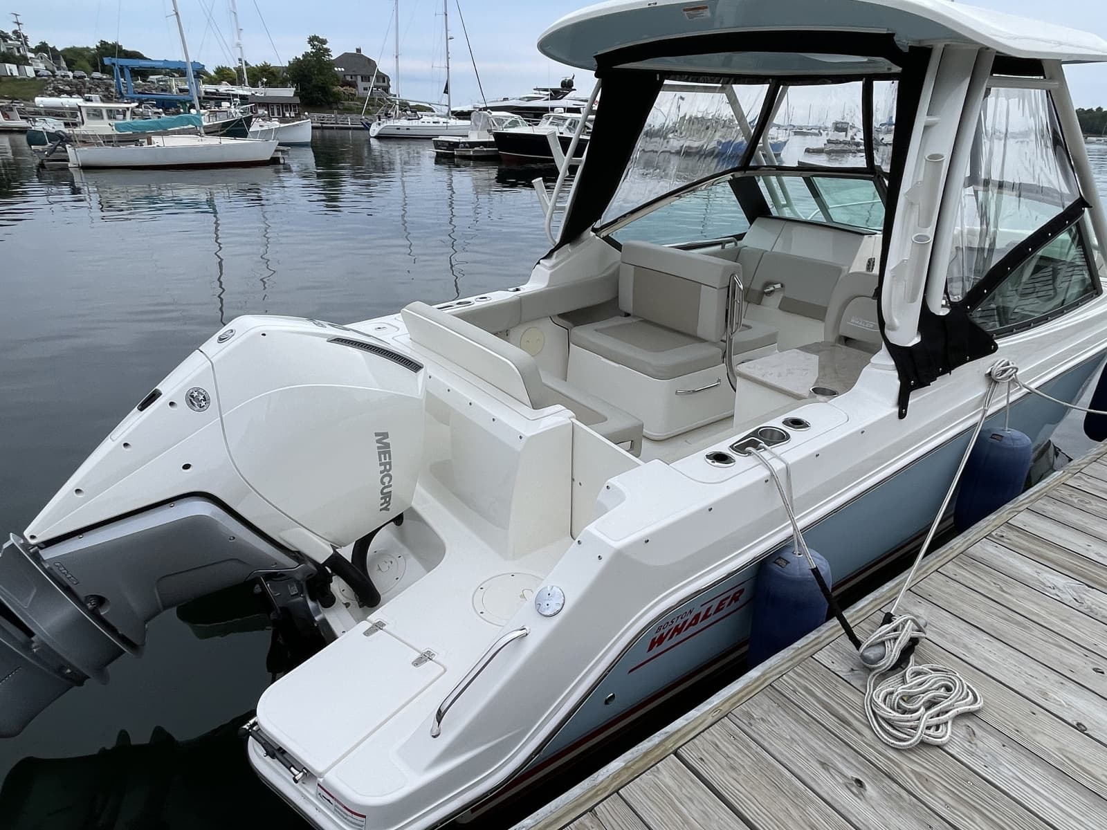 2023 Boston Whaler  - Photo 17