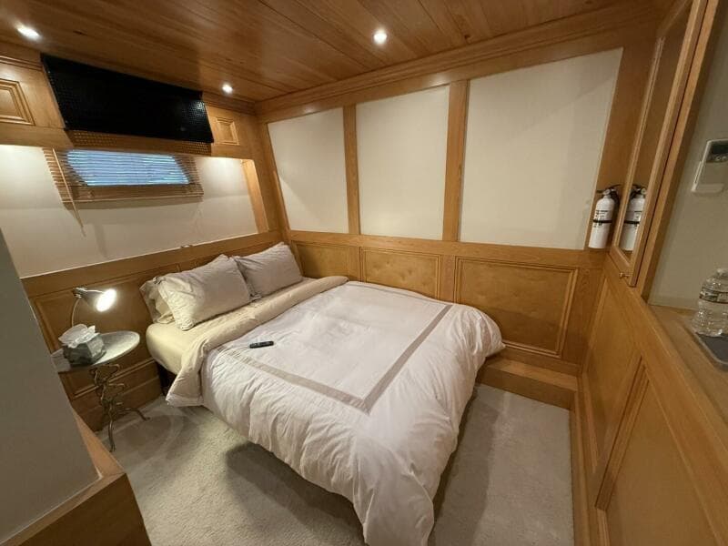 2018 Avenger Luxury Catamaran Coastal Cruiser - Photo 31
