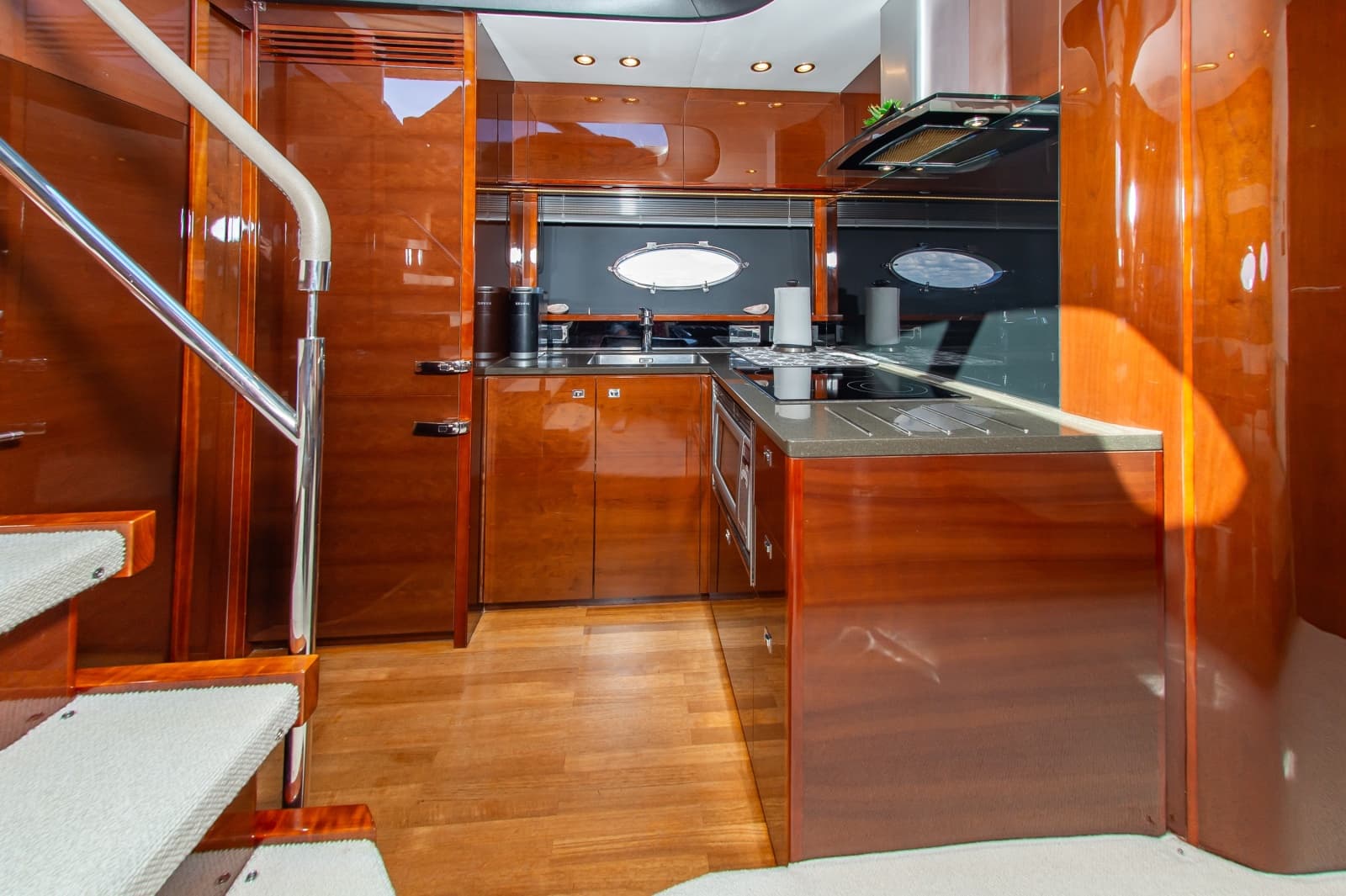 2014 Princess V48 - Photo 28