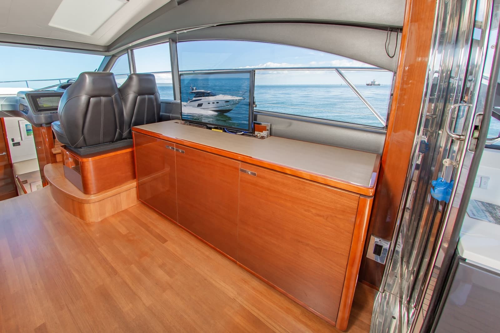 2014 Princess V48 - Photo 22