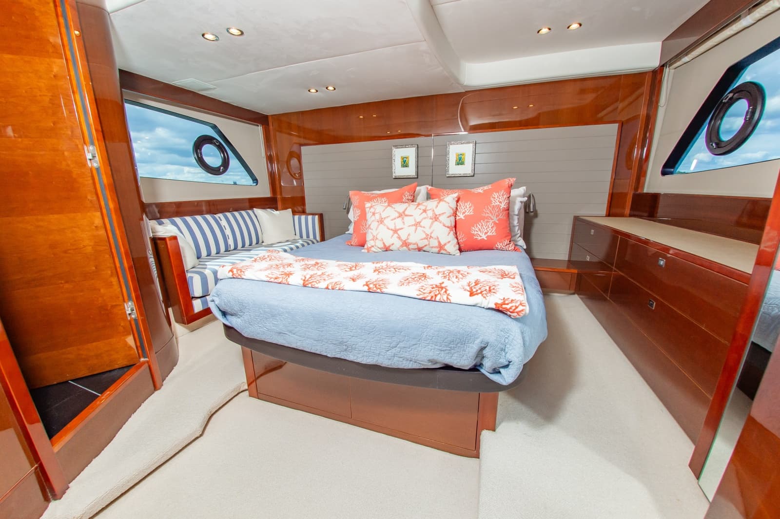 2014 Princess V48 - Photo 30