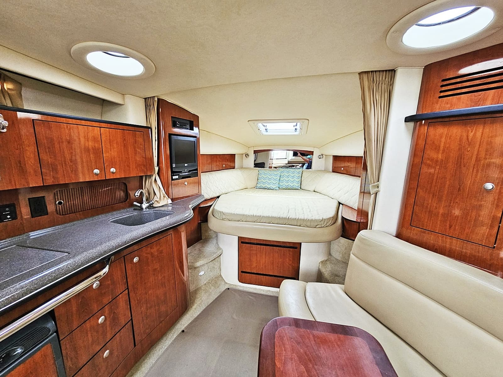 2007 Sea Ray 320 - Photo 8