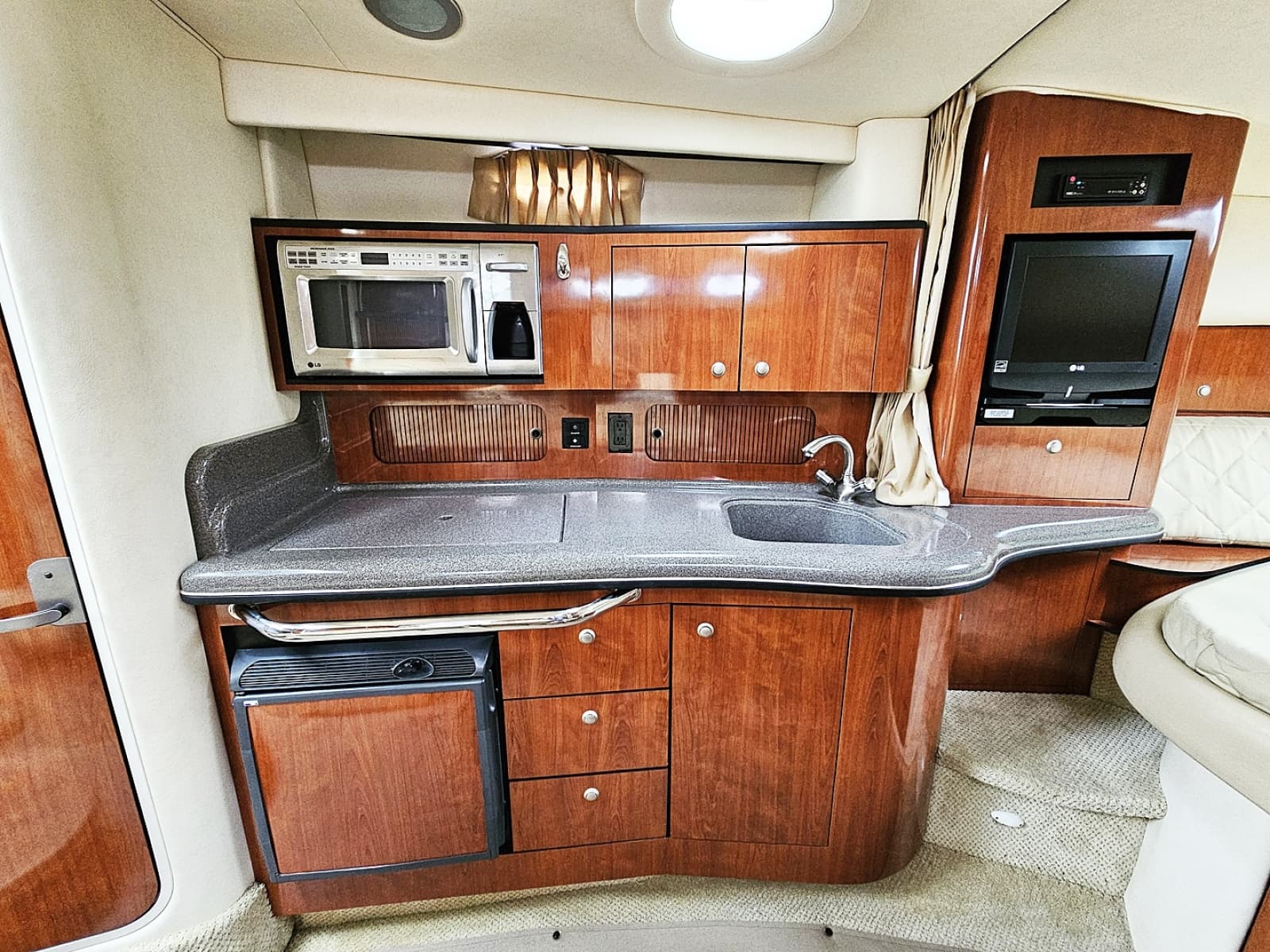 2007 Sea Ray 320 - Photo 6