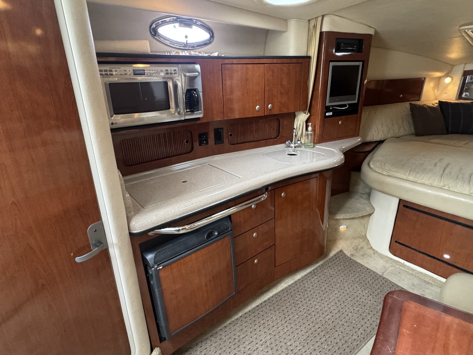 2006 Sea Ray 320 Sundancer - Photo 13