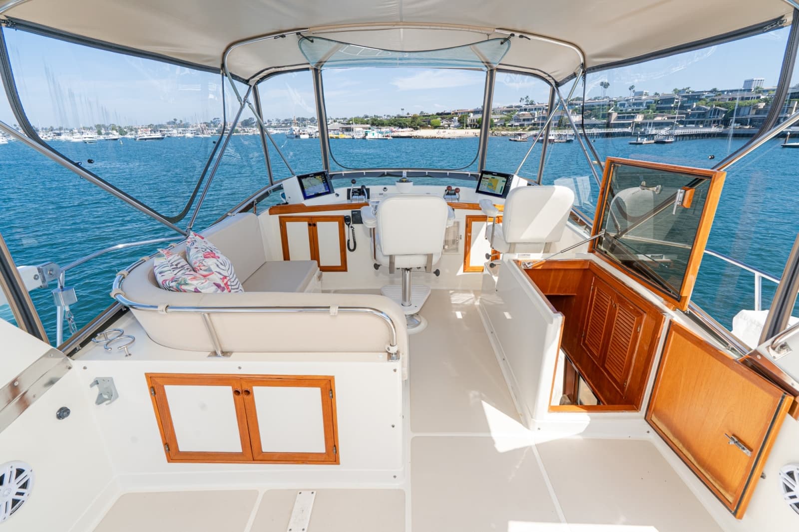 1999 Offshore Yachts 48 Sedan - Photo 9