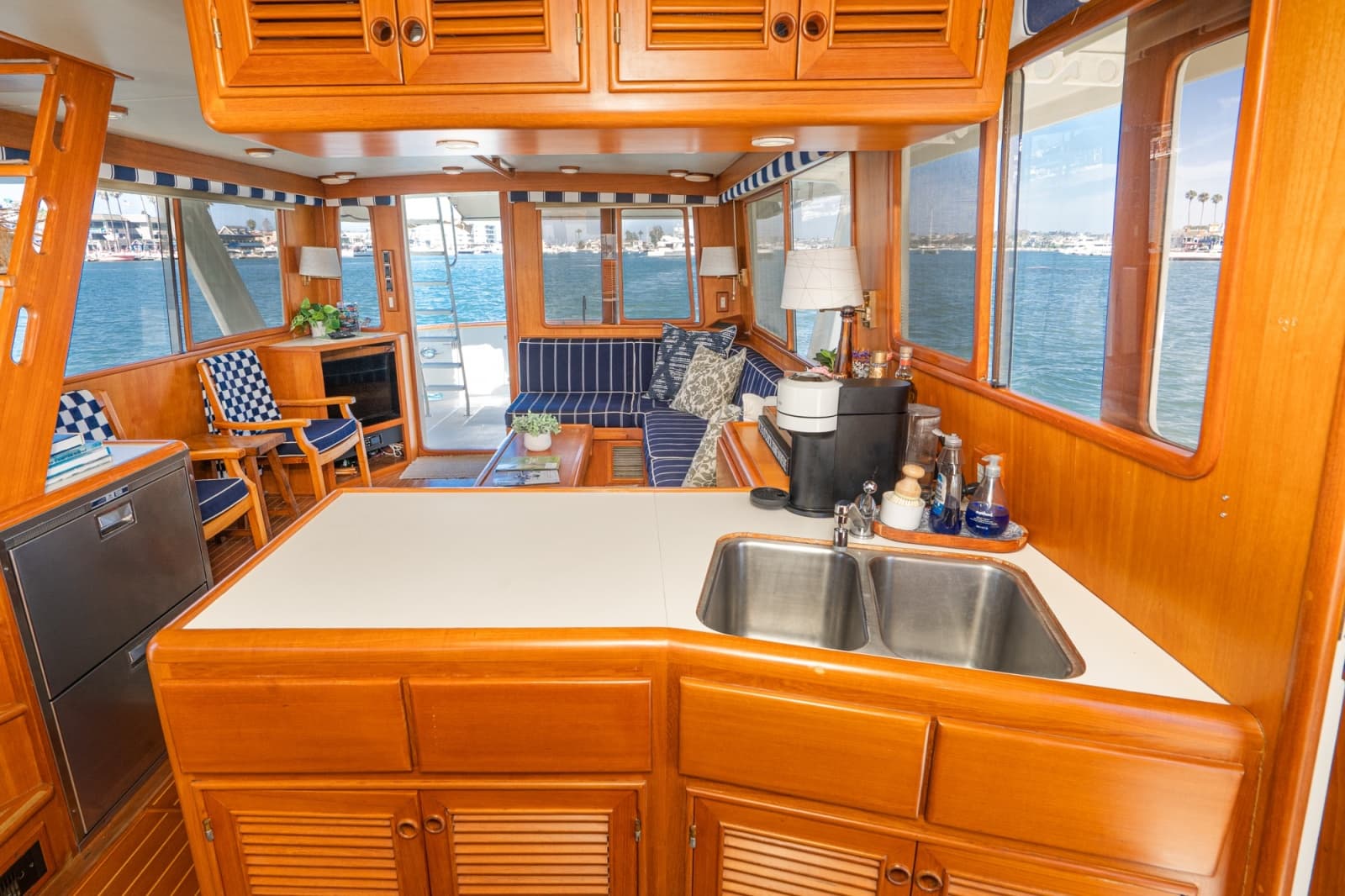 1999 Offshore Yachts 48 Sedan - Photo 23