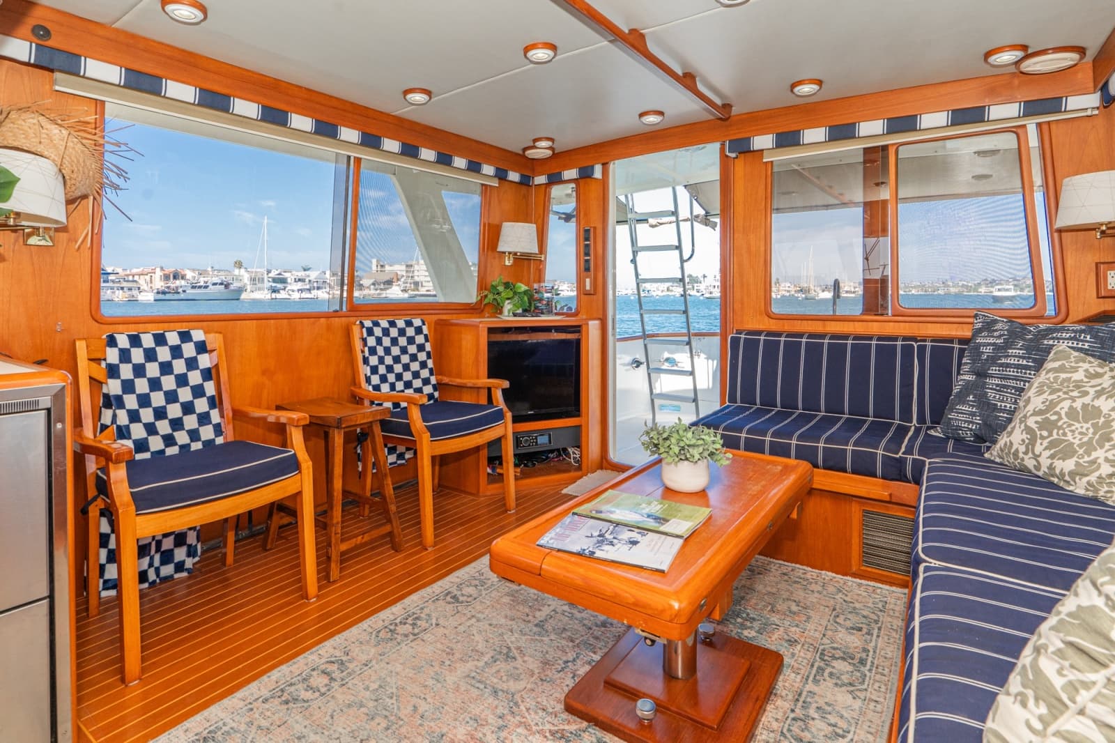 1999 Offshore Yachts 48 Sedan - Photo 17