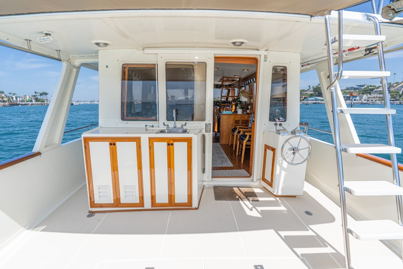 1999 Offshore Yachts 48 Sedan - Photo 14