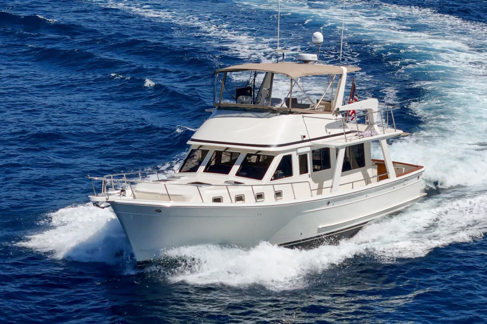 1999 Offshore Yachts 48 Sedan - Photo 2