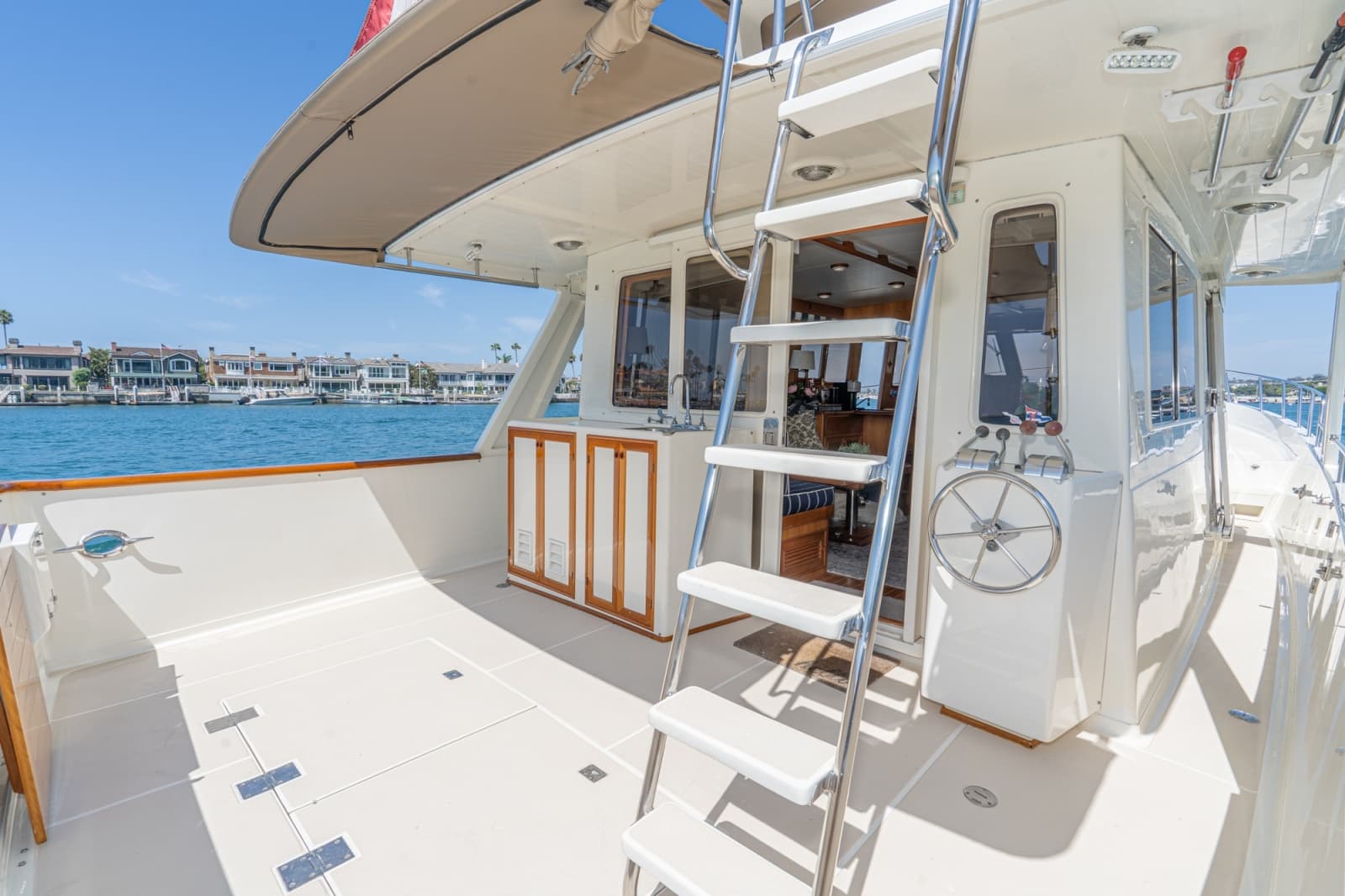1999 Offshore Yachts 48 Sedan - Photo 15