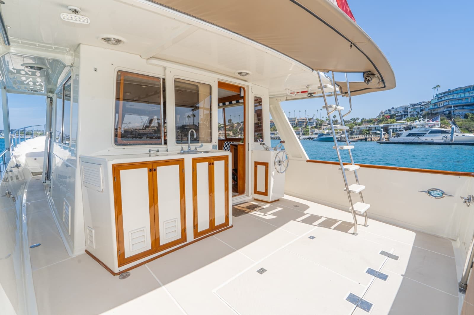 1999 Offshore Yachts 48 Sedan - Photo 13
