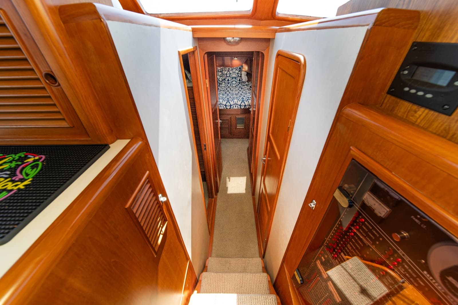 1999 Offshore Yachts 48 Sedan - Photo 26