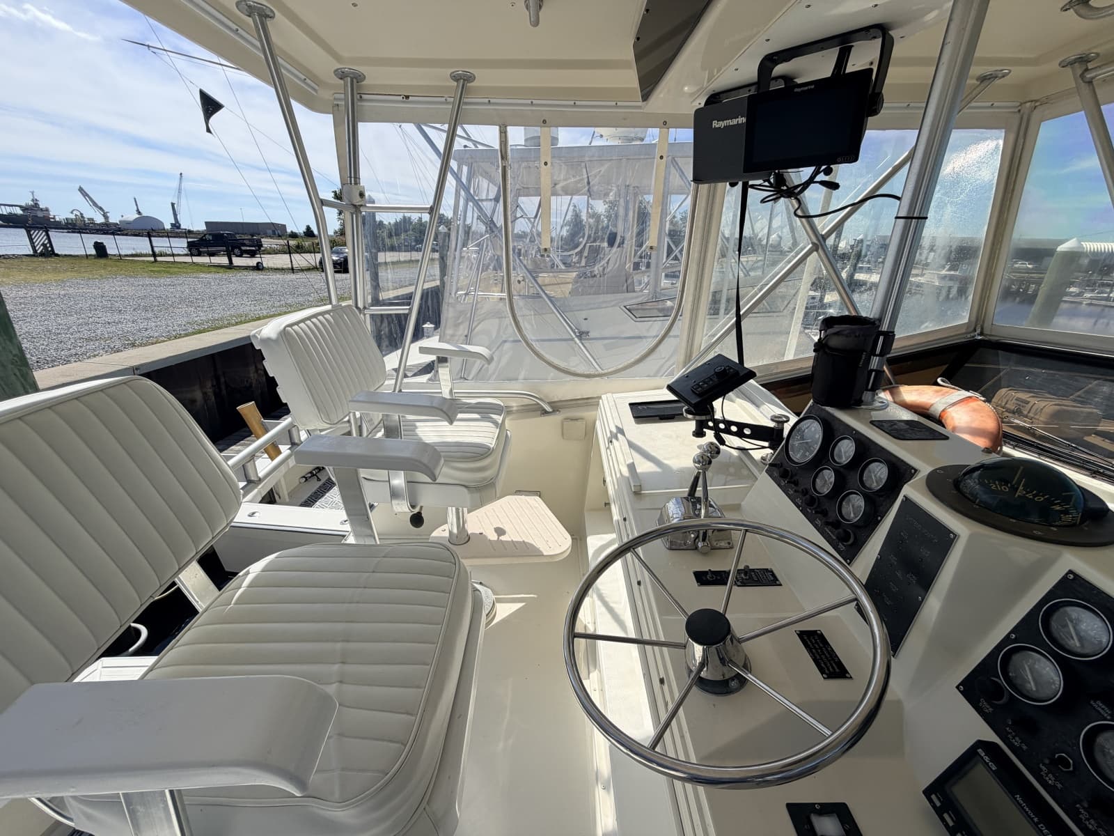 1989 Viking Viking 41 Convertible - Photo 8