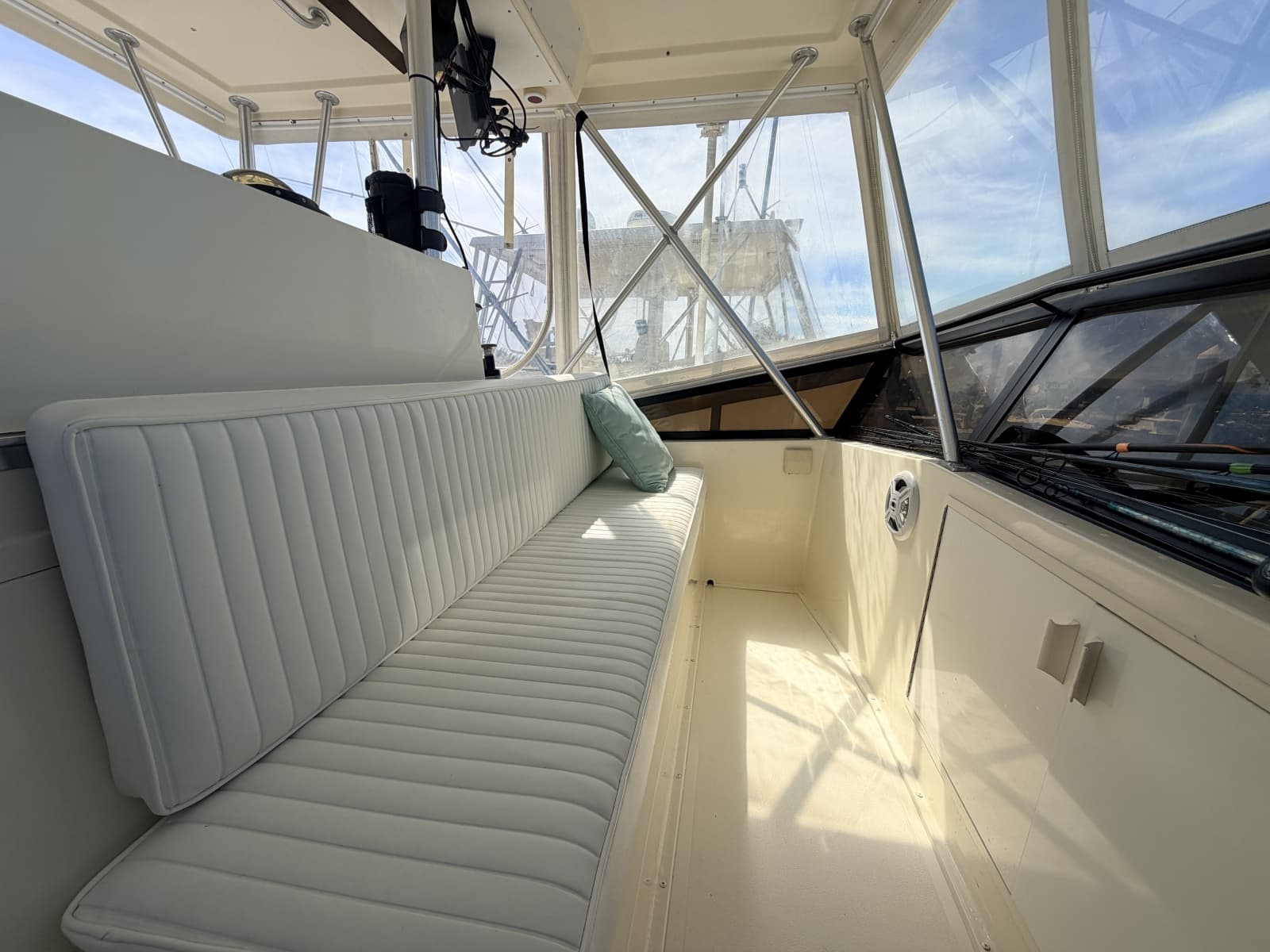 1989 Viking Viking 41 Convertible - Photo 13