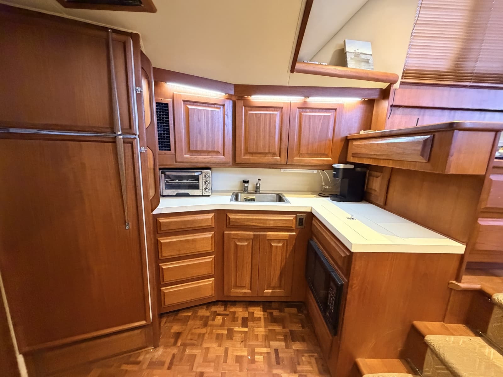 1989 Viking Viking 41 Convertible - Photo 20