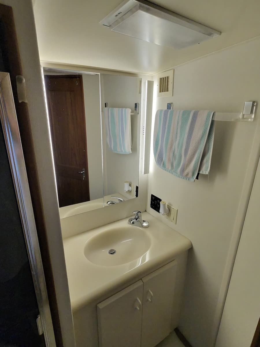 1989 Viking Viking 41 Convertible - Photo 29