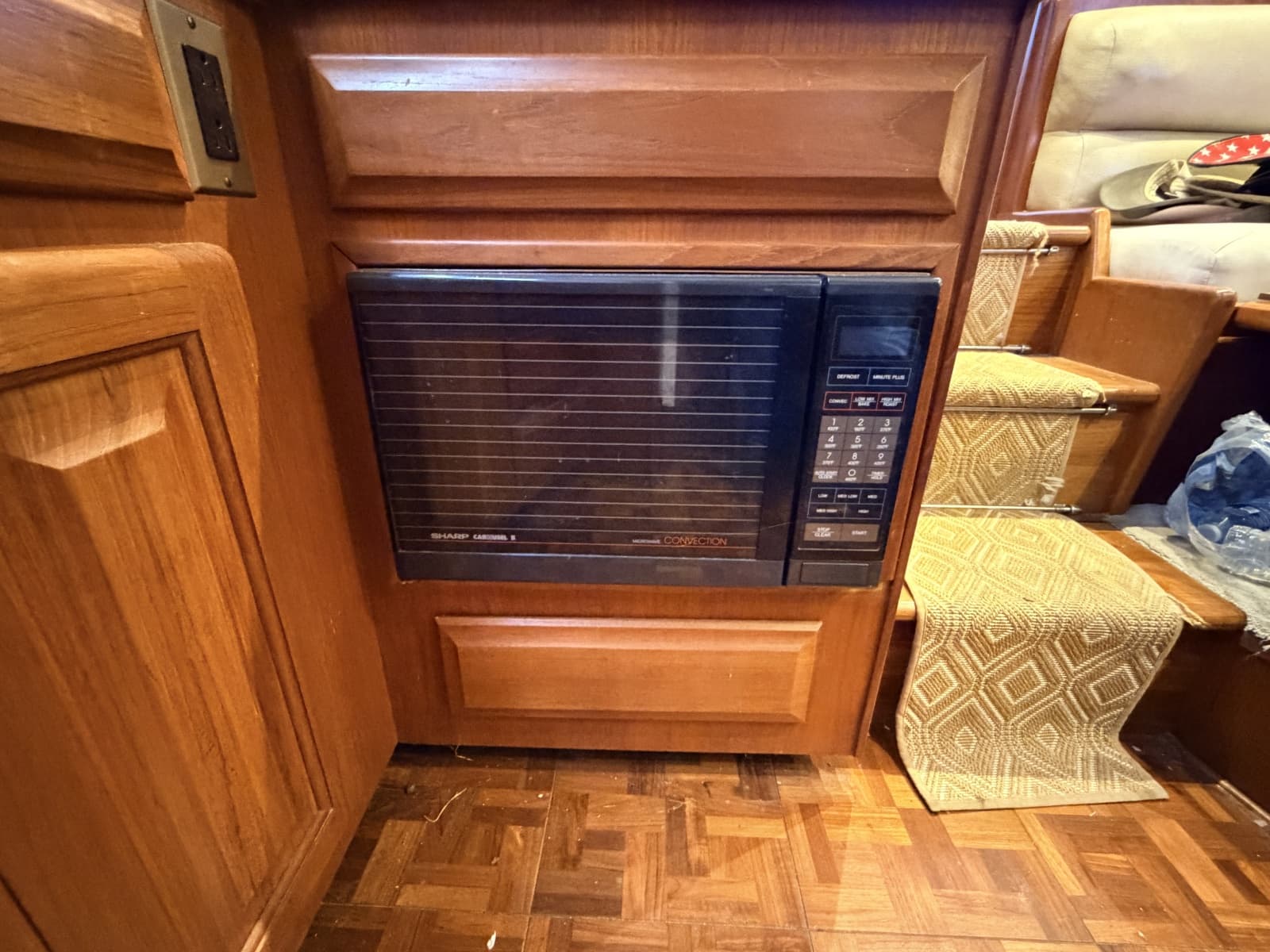 1989 Viking Viking 41 Convertible - Photo 21