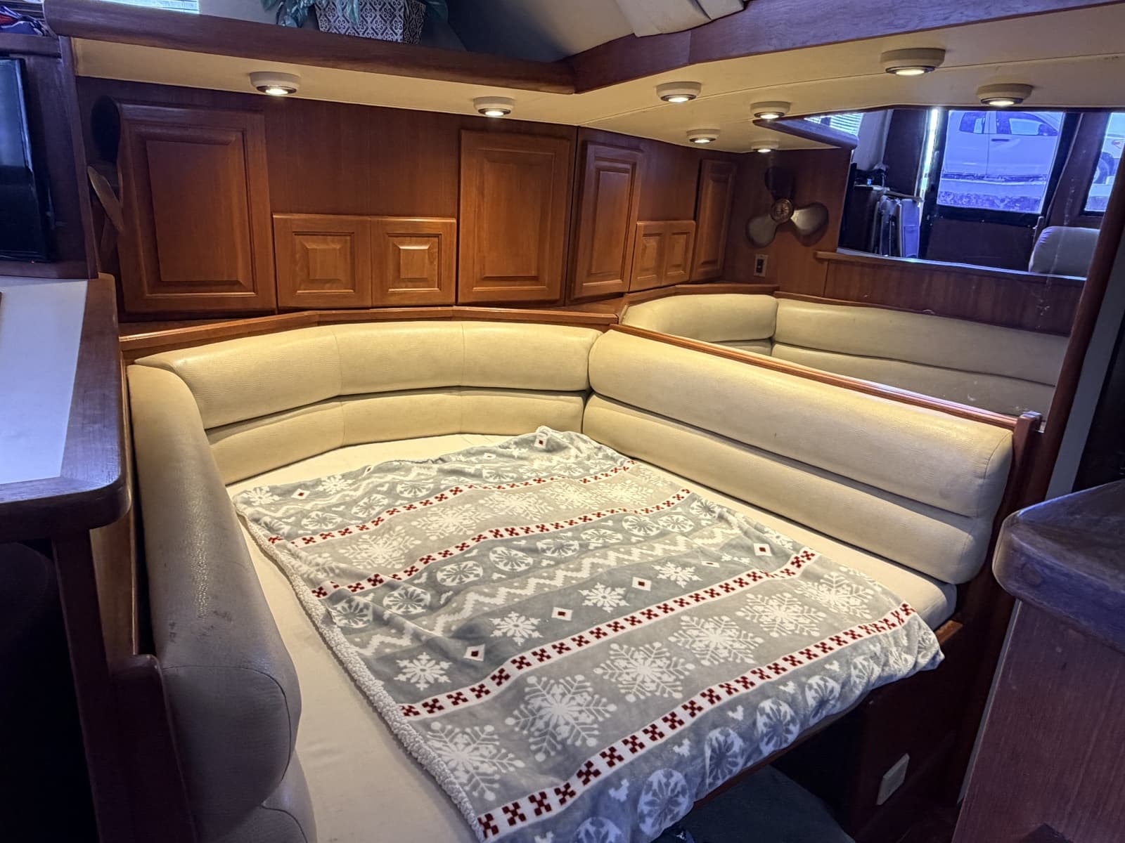1989 Viking Viking 41 Convertible - Photo 24