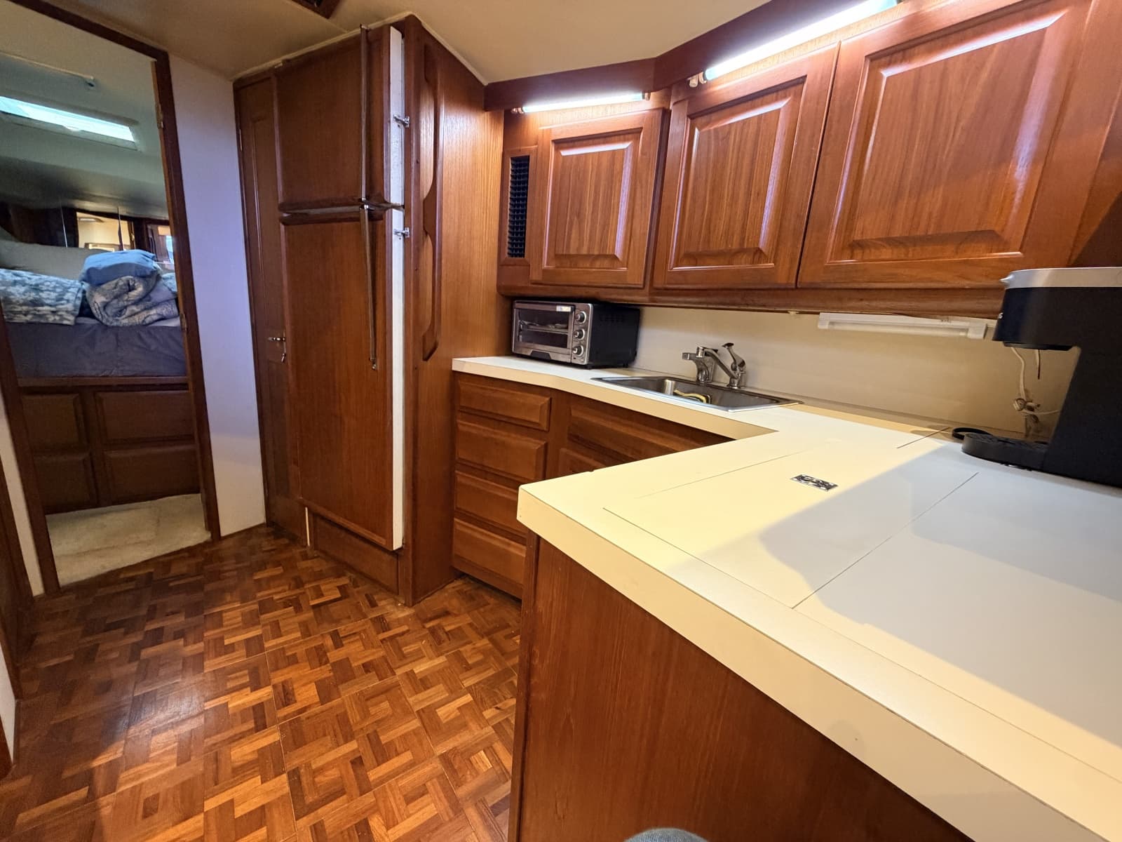 1989 Viking Viking 41 Convertible - Photo 19