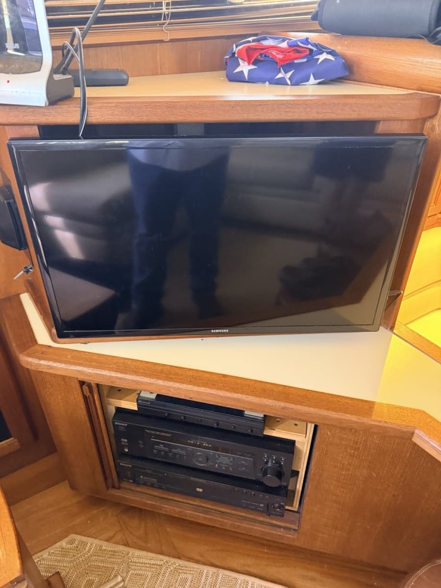 1989 Viking Viking 41 Convertible - Photo 17
