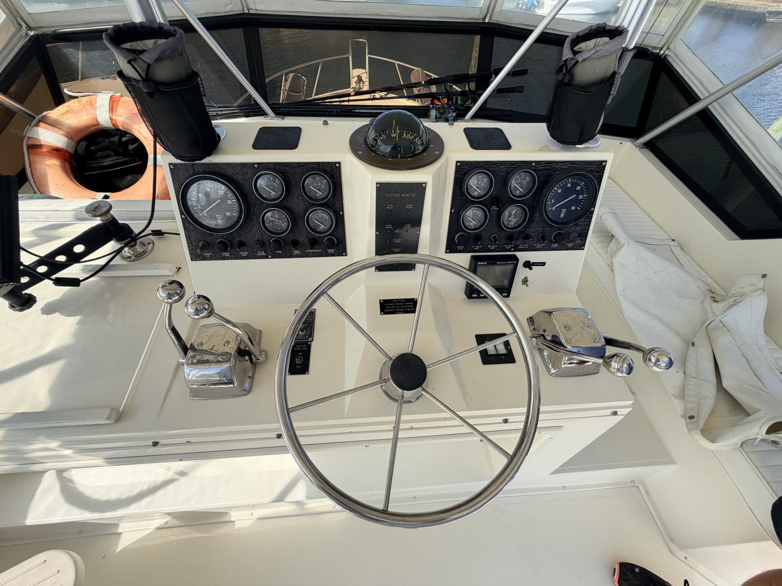 1989 Viking Viking 41 Convertible - Photo 9