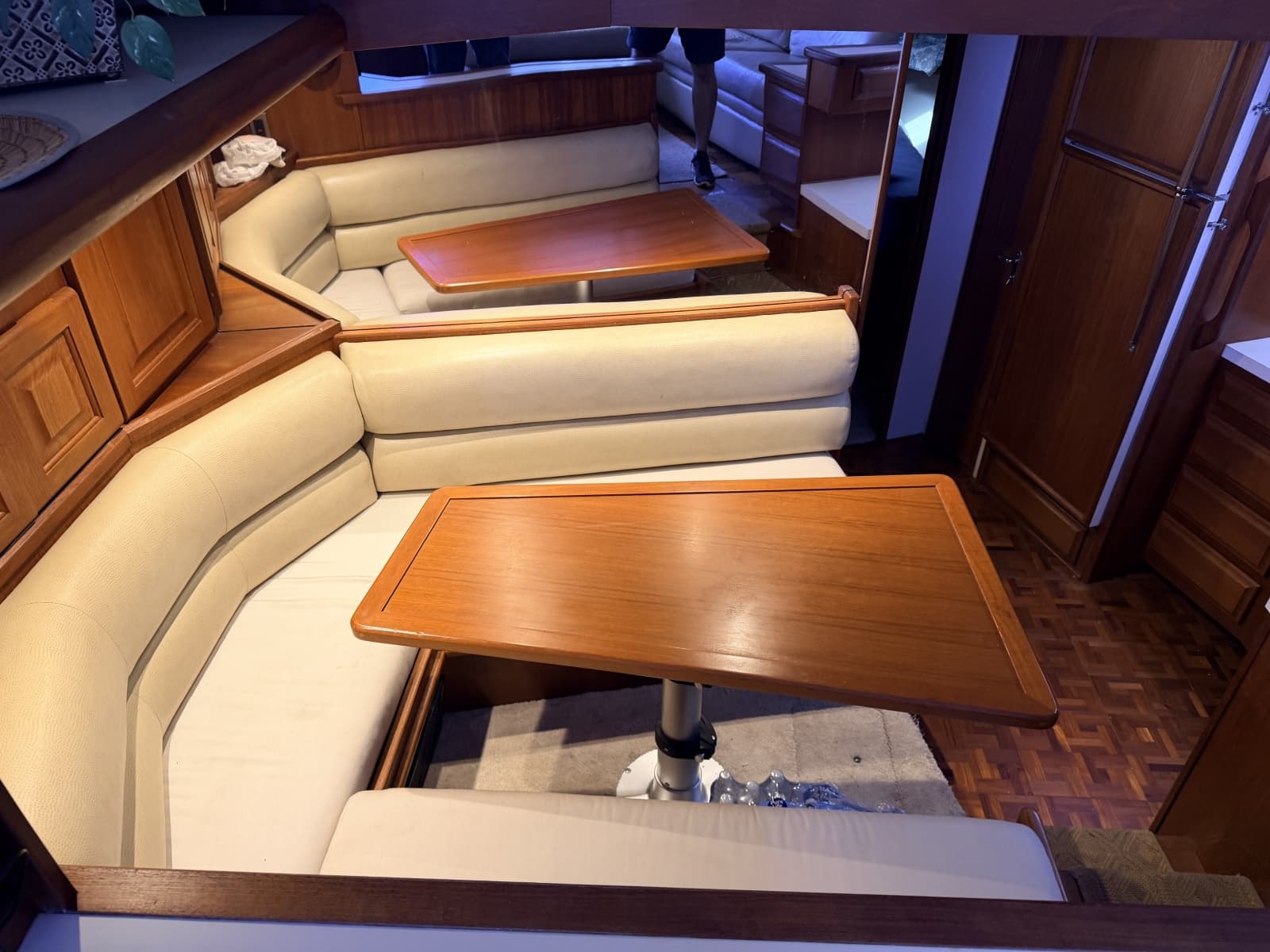 1989 Viking Viking 41 Convertible - Photo 22