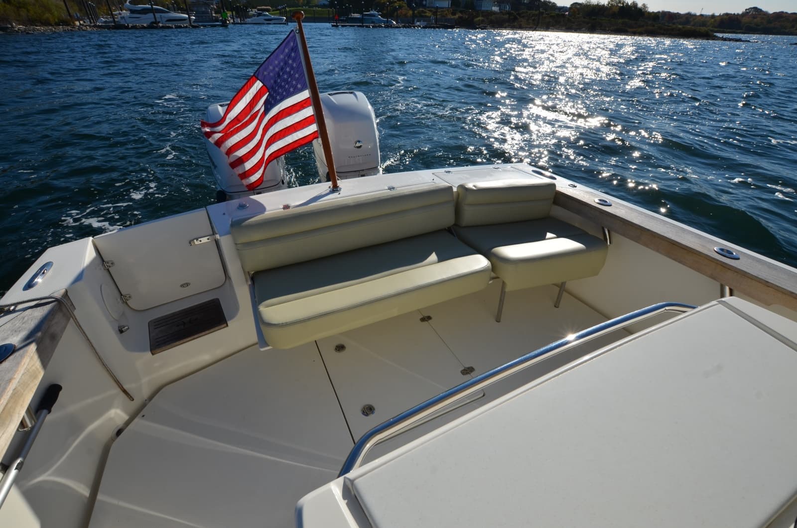 2018 Hunt Yachts 32 CC - Photo 8