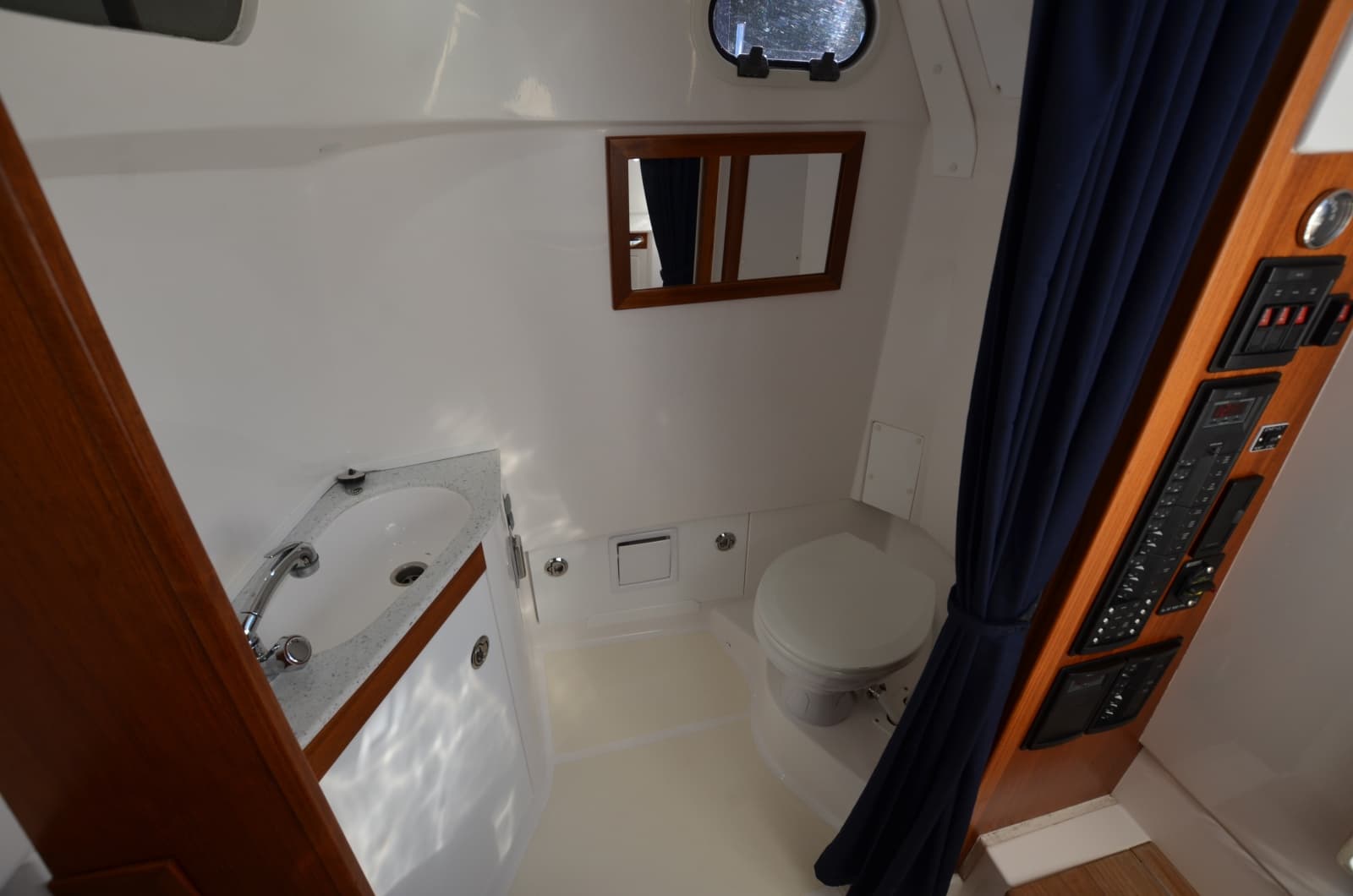 2018 Hunt Yachts 32 CC - Photo 18