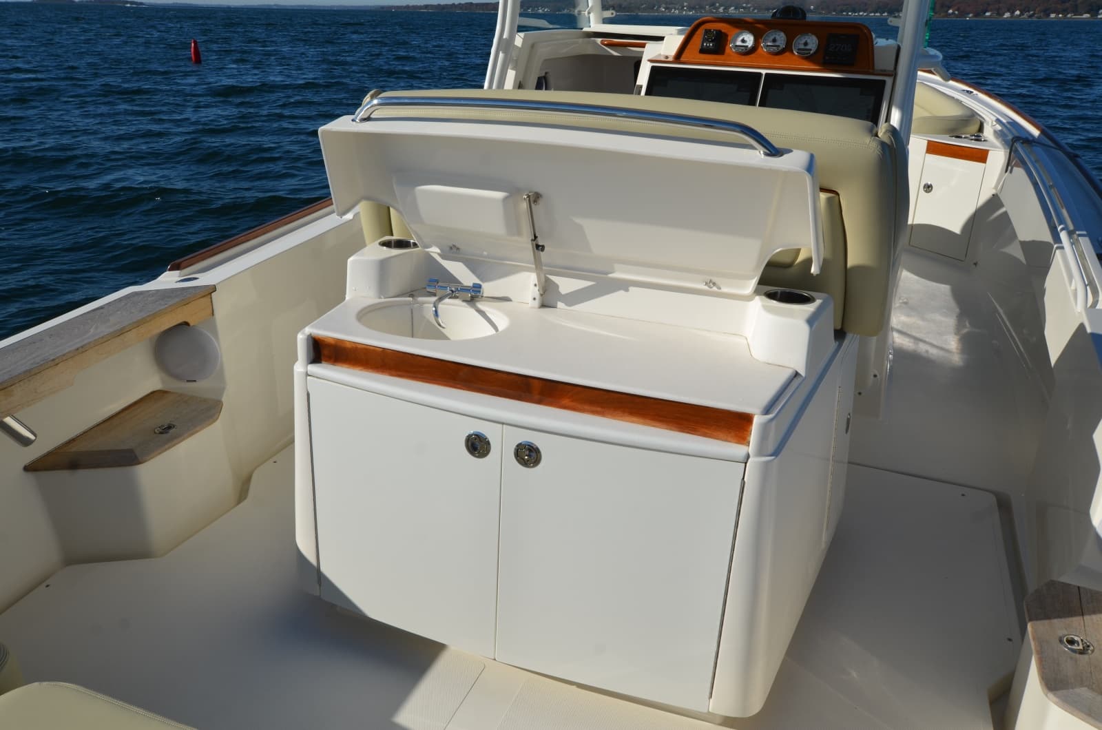 2018 Hunt Yachts 32 CC - Photo 13
