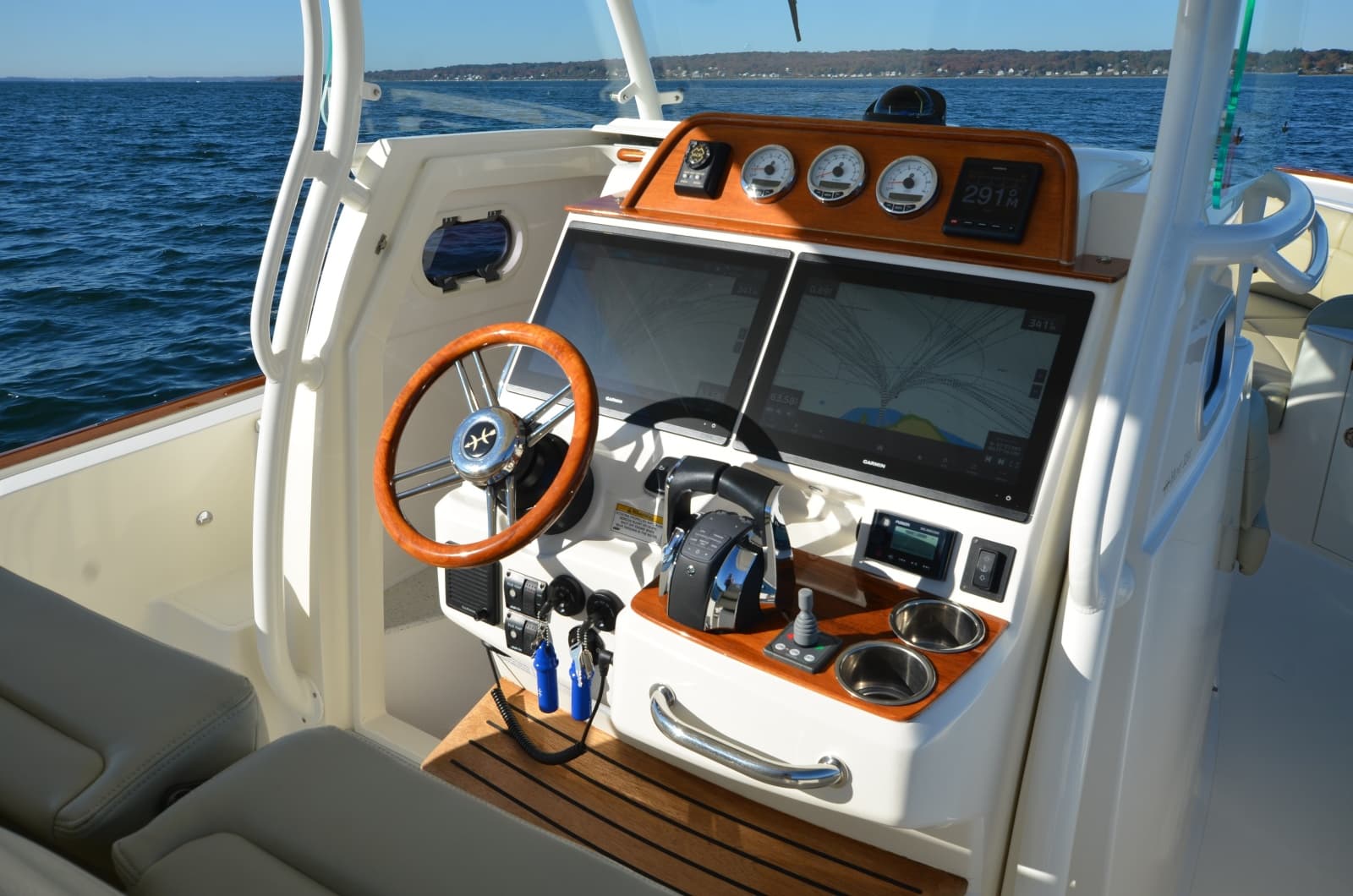 2018 Hunt Yachts 32 CC - Photo 6