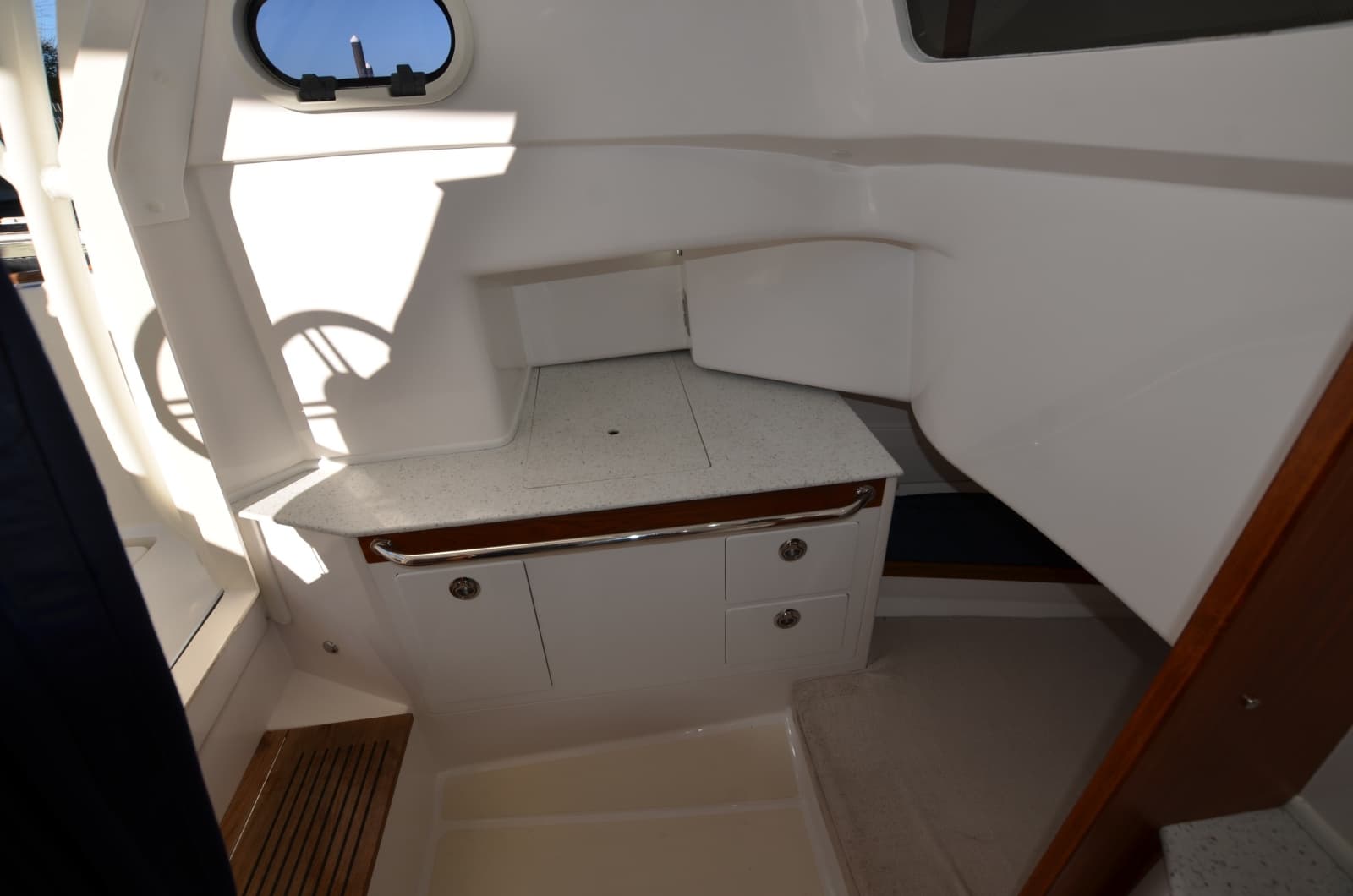 2018 Hunt Yachts 32 CC - Photo 19