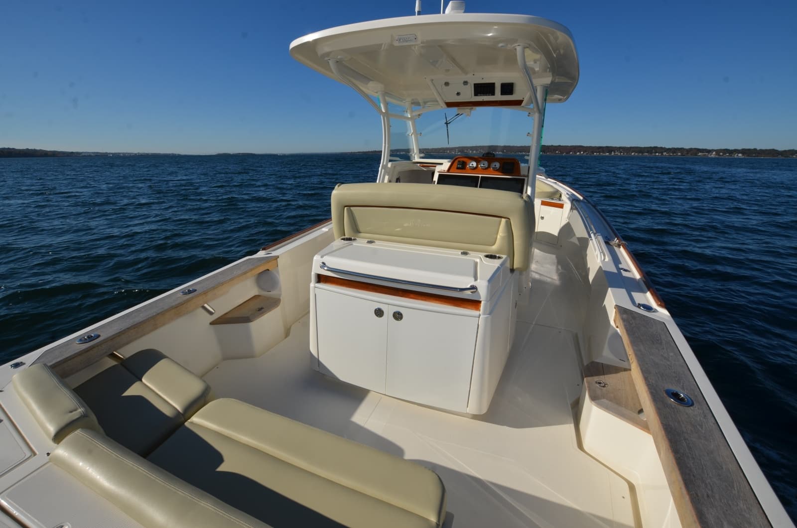 2018 Hunt Yachts 32 CC - Photo 12