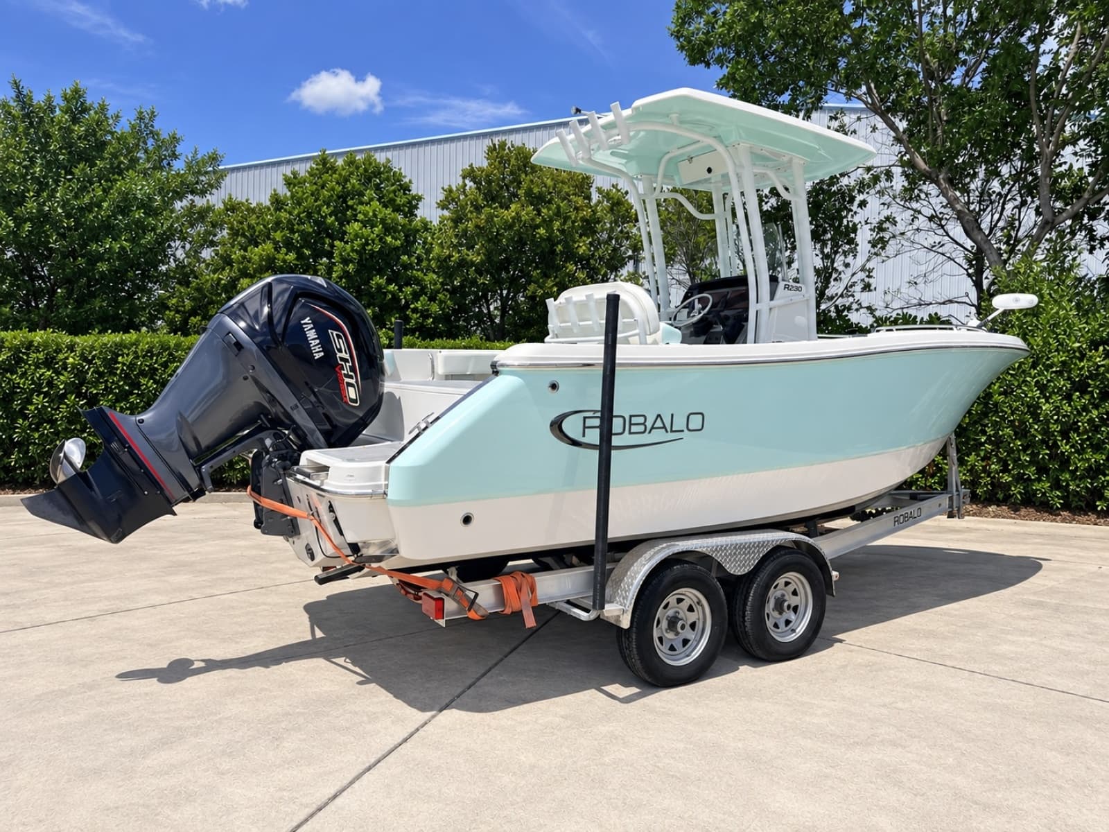 2023 Robalo R230 - Photo 2