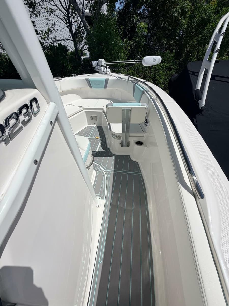 2023 Robalo R230 - Photo 6