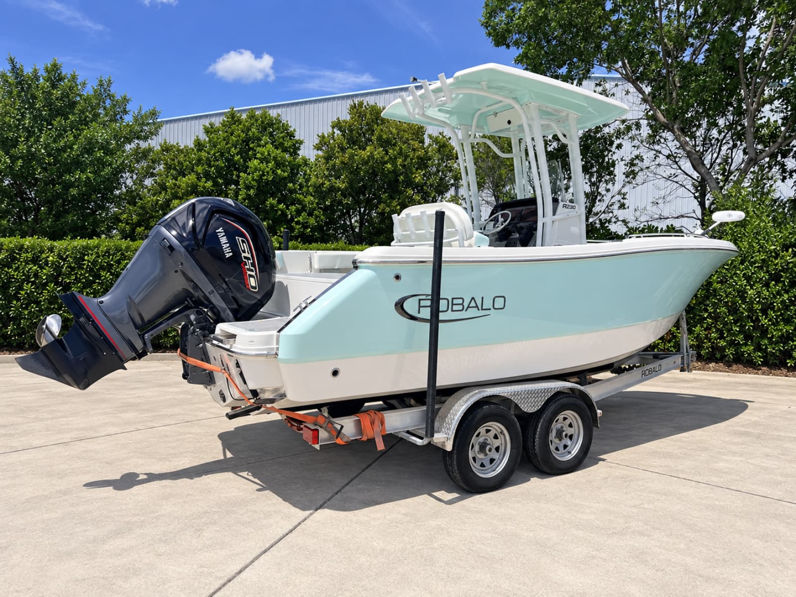 2023 Robalo R230 - Photo 1