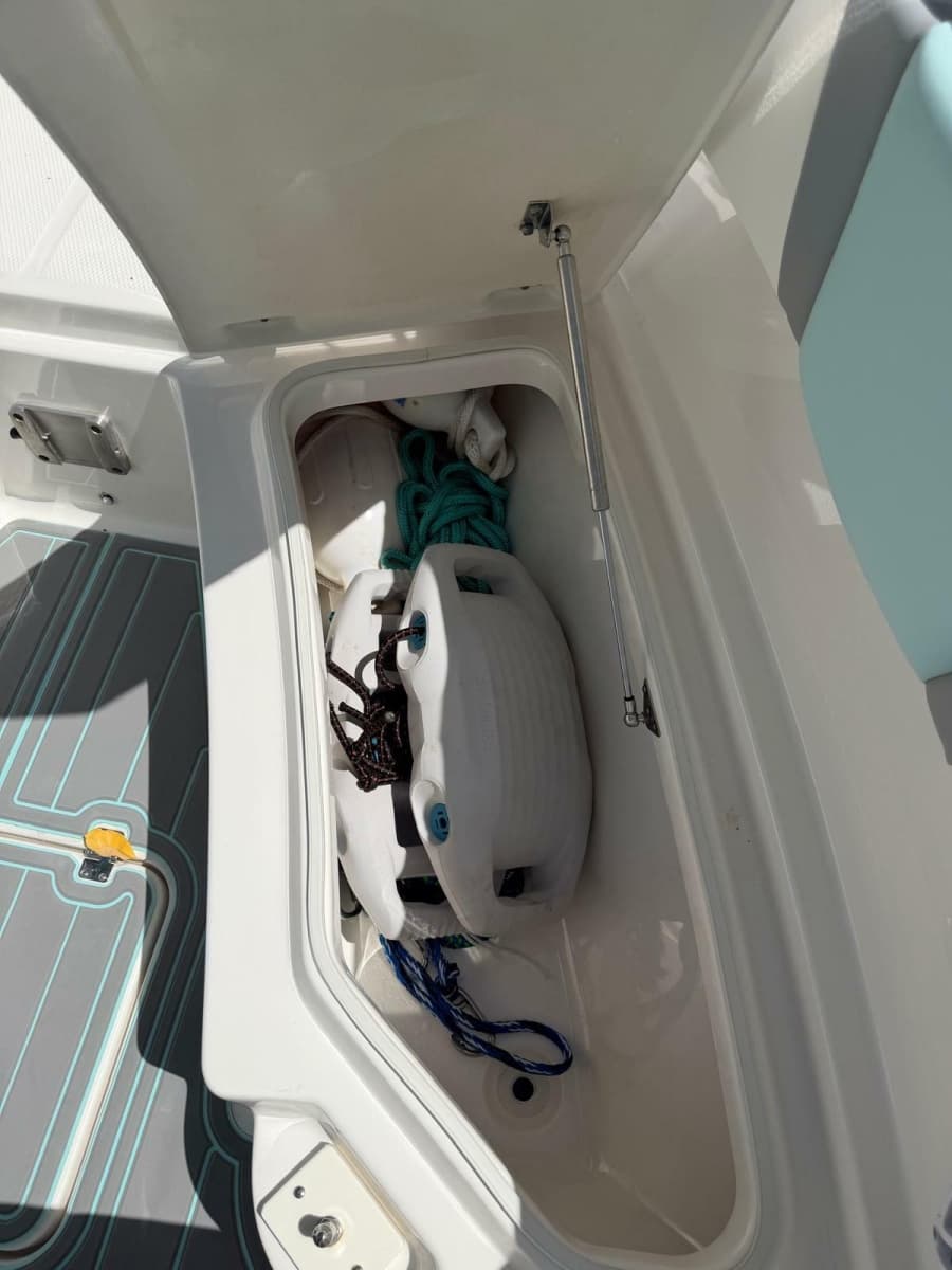 2023 Robalo R230 - Photo 10