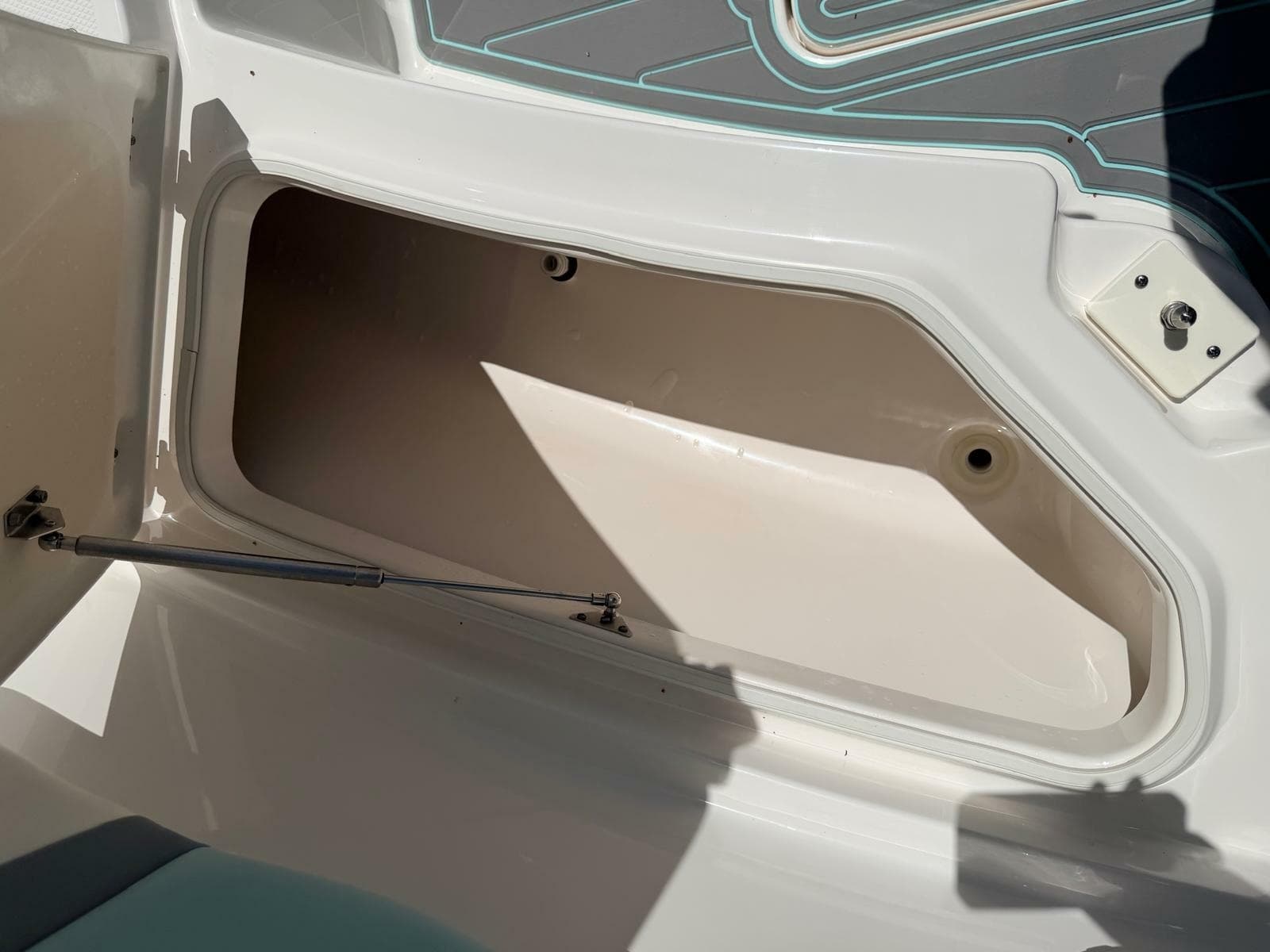 2023 Robalo R230 - Photo 9