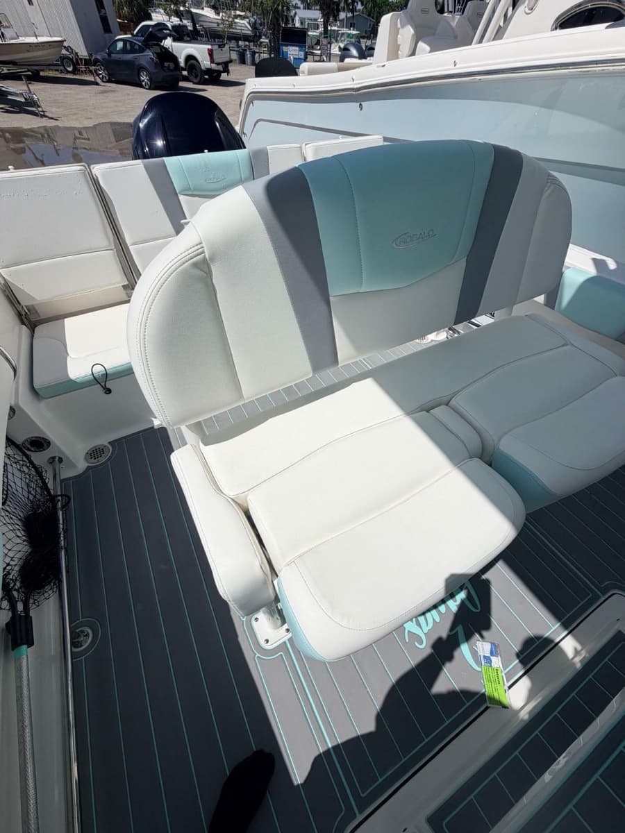 2023 Robalo R230 - Photo 18