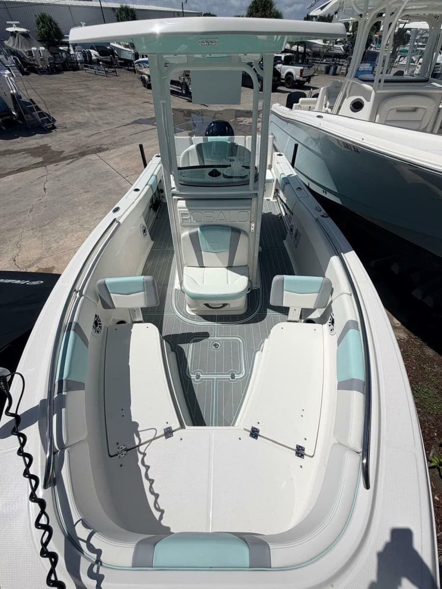 2023 Robalo R230 - Photo 8