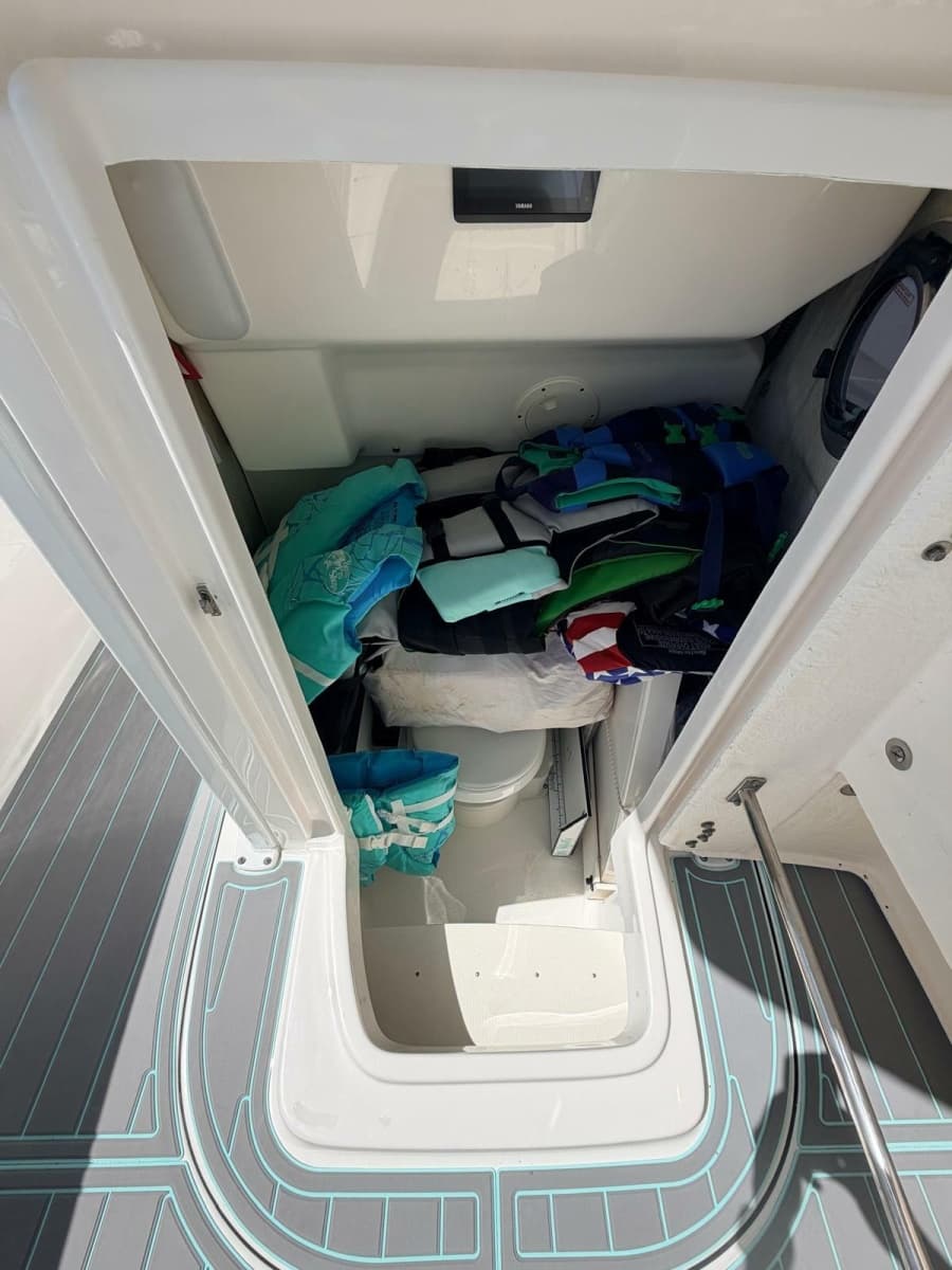 2023 Robalo R230 - Photo 11