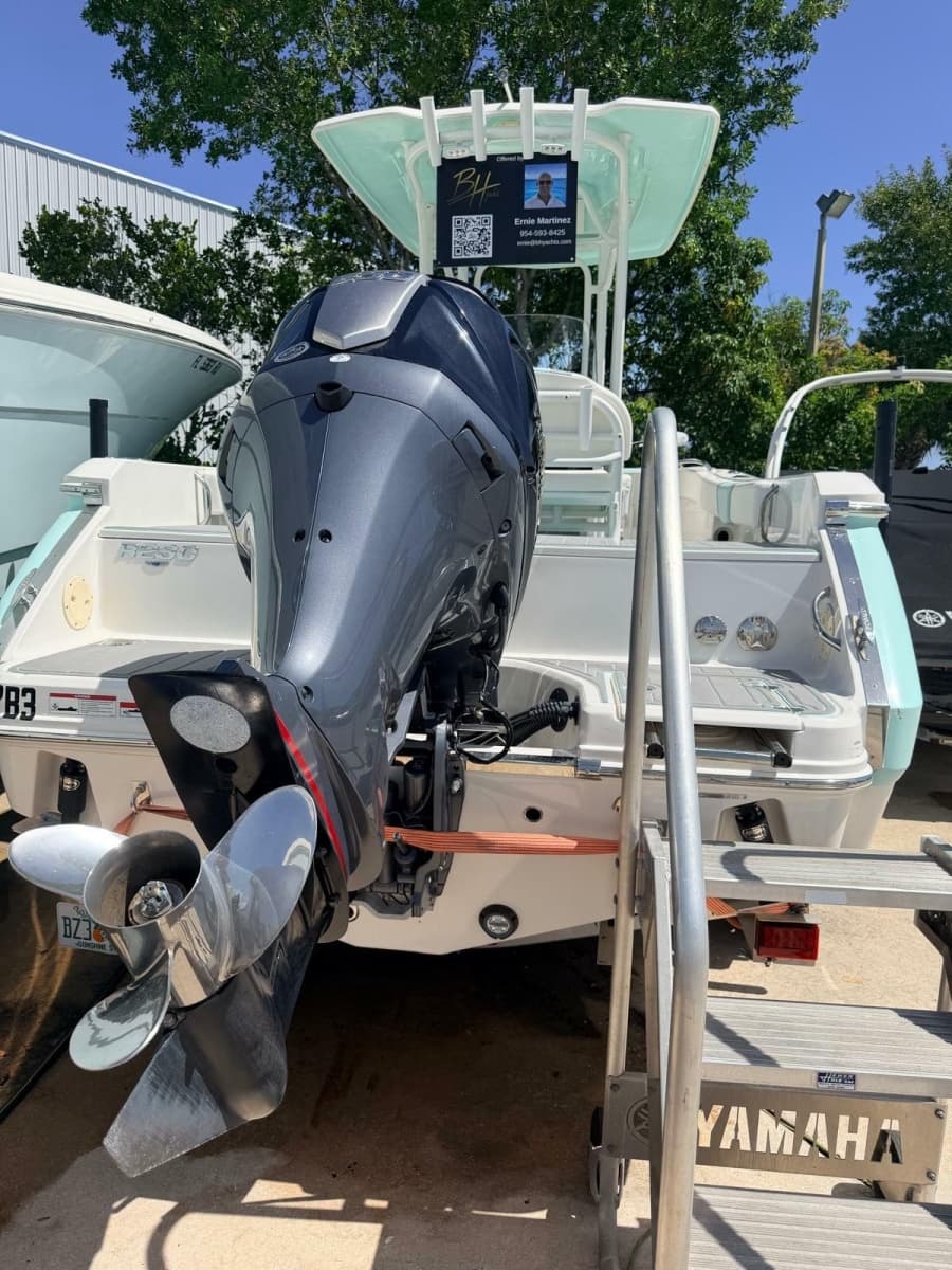 2023 Robalo R230 - Photo 14
