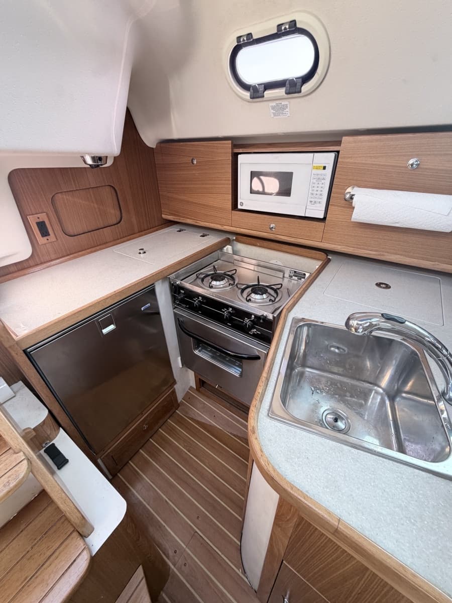 2015 Catalina 315 - Photo 23